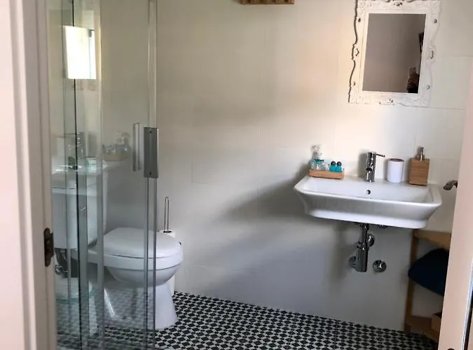 לינה וארוחת בוקר Fernandez *